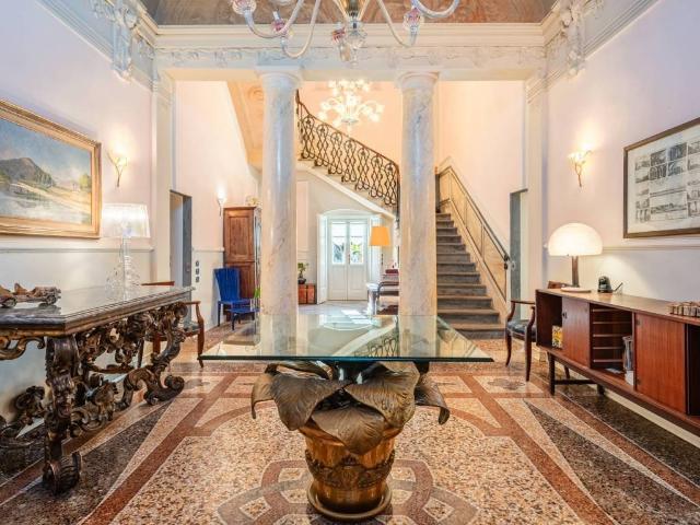 Palazzo in vendita a Ardenza, Livorno