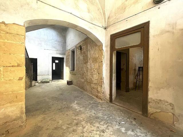 Palazzo in vendita a Puglia, Lecce
