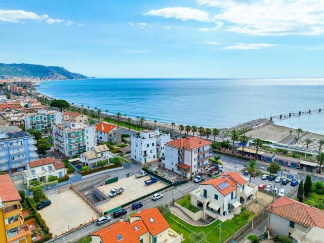 Palazzo in vendita a Loano, Liguria
