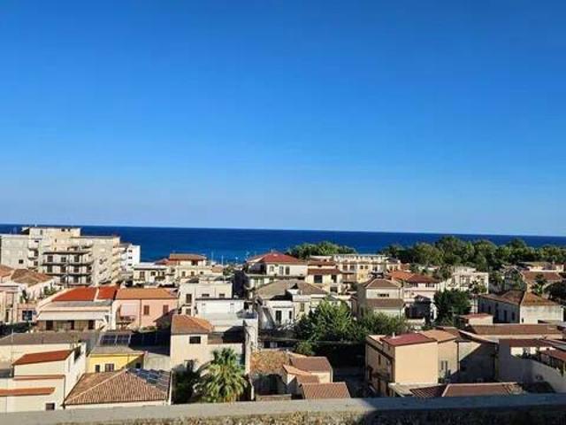 Palazzo in vendita a Locri, Reggio Calabria