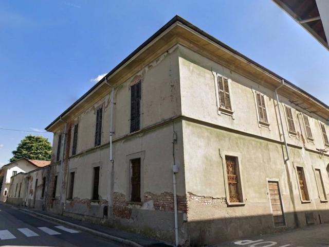 Palazzo in vendita a Lonate Pozzolo, Lombardia