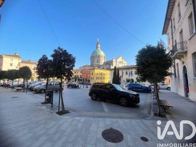 Palazzo in vendita a Lonato, Lombardia