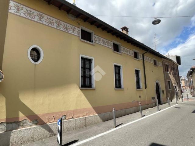 Palazzo in vendita a Lonato, Lombardia