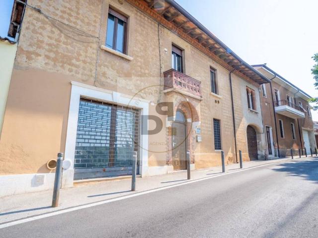 Palazzo in vendita a Lonato, Lombardia