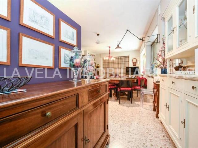 Palazzo in vendita a Lonato, Lombardia