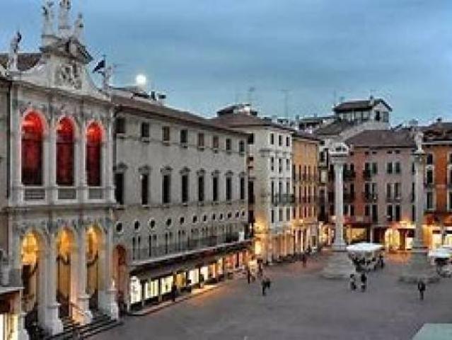 Palazzo in vendita a Lonigo, Veneto