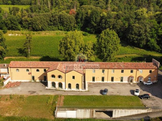 Palazzo in vendita a Lonigo, Veneto