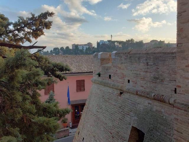 Palazzo in vendita a Marche, Ancona