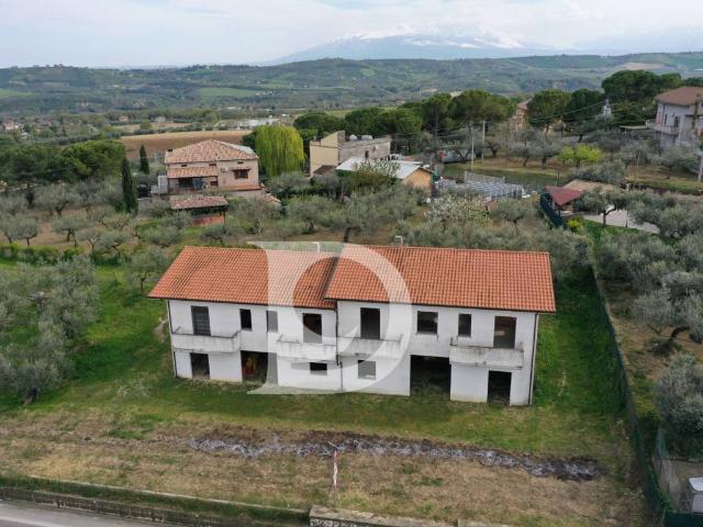 Palazzo in vendita a Loreto Aprutino, Abruzzo