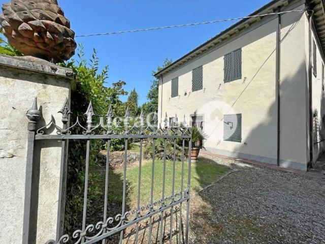 Palazzo in vendita a San Gemignano di Moriano, Bagni Di Lucca Ponte