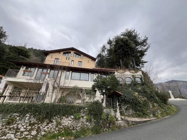 Palazzo in vendita a Mammoli, Bagni Di Lucca Ponte