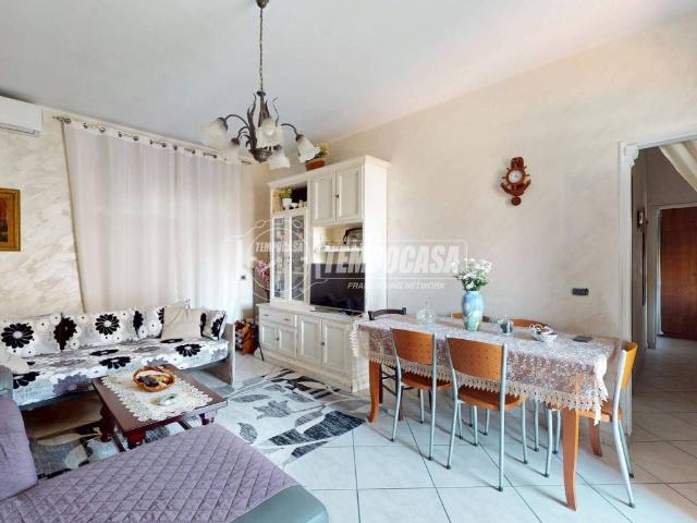Palazzo in vendita a Lusciano, Campania