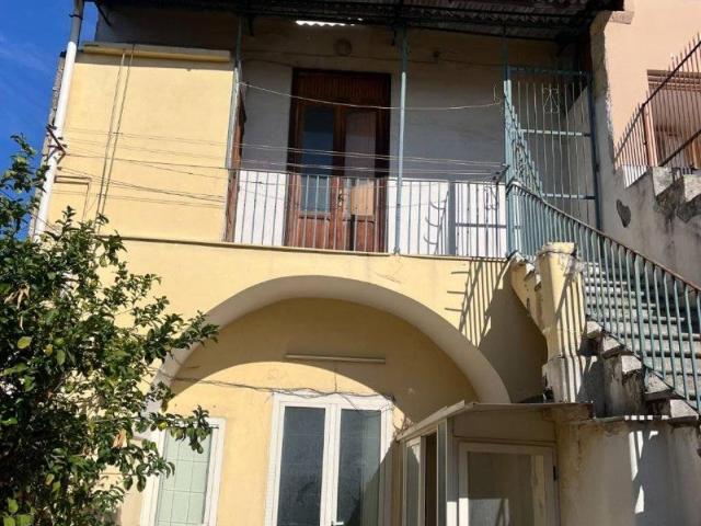 Palazzo in vendita a Lusciano, Campania