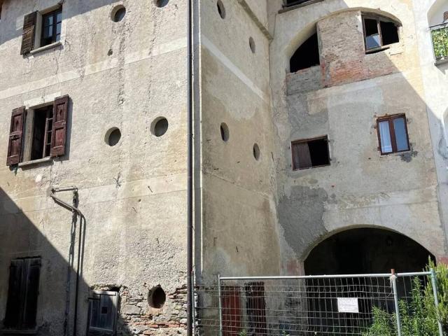 Palazzo in vendita a Luvinate, Lombardia