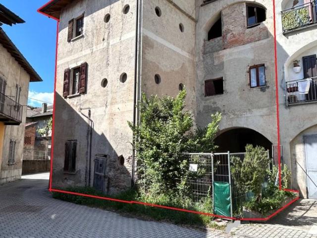 Palazzo in vendita a Luvinate, Lombardia