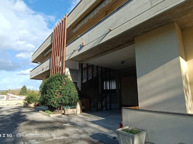 Palazzo in vendita a Marche, Macerata