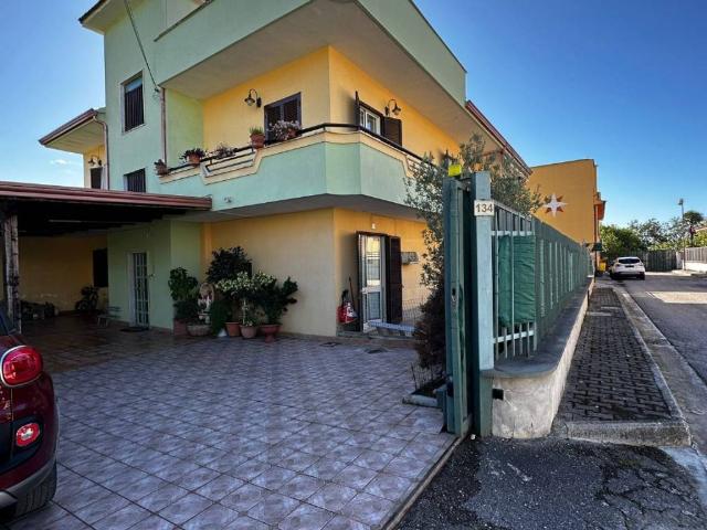 Palazzo in vendita a Maddaloni, Campania