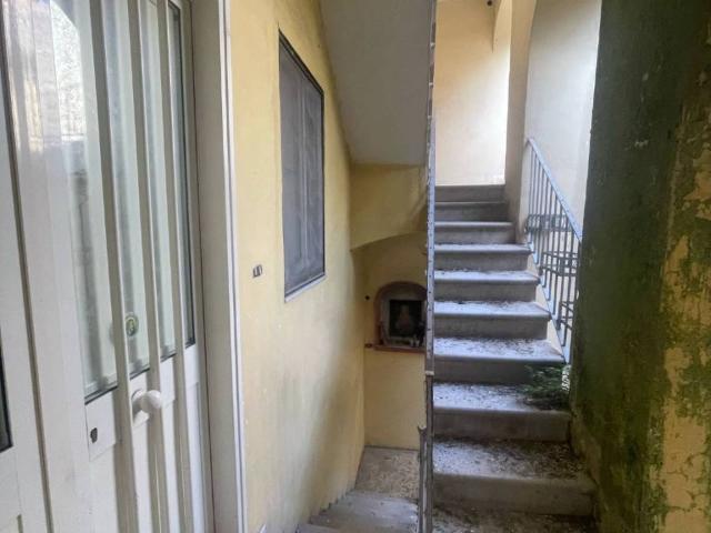 Palazzo in vendita a Maddaloni, Campania