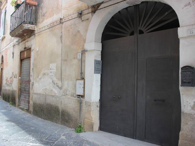 Palazzo in vendita a Maddaloni, Campania
