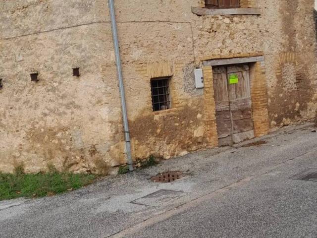 Palazzo in vendita a Magliano De' Marsi, Abruzzo