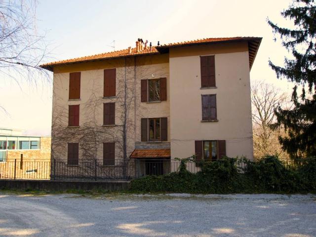 Palazzo in vendita a Magreglio, Lombardia