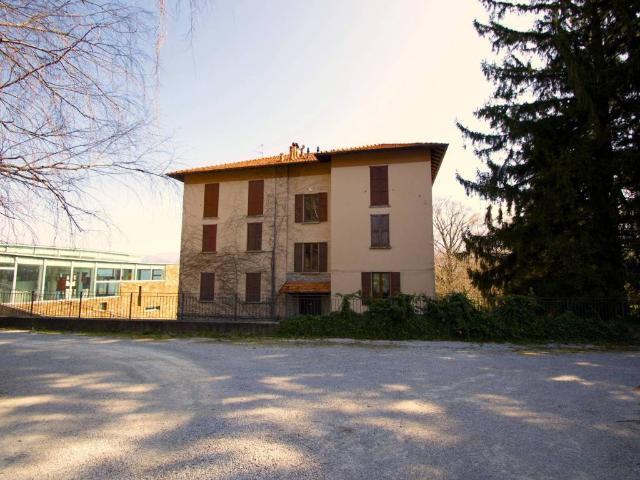 Palazzo in vendita a Magreglio, Lombardia