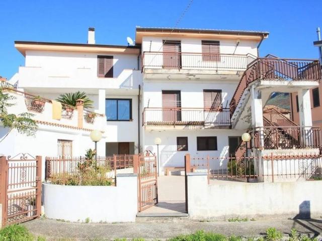 Palazzo in vendita a Calabria, Cosenza