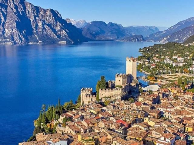Palazzo in vendita a Torri Del Benaco, Veneto