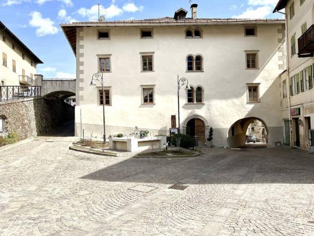 Palazzo in vendita a Comunità della Valle di Sole, Malè