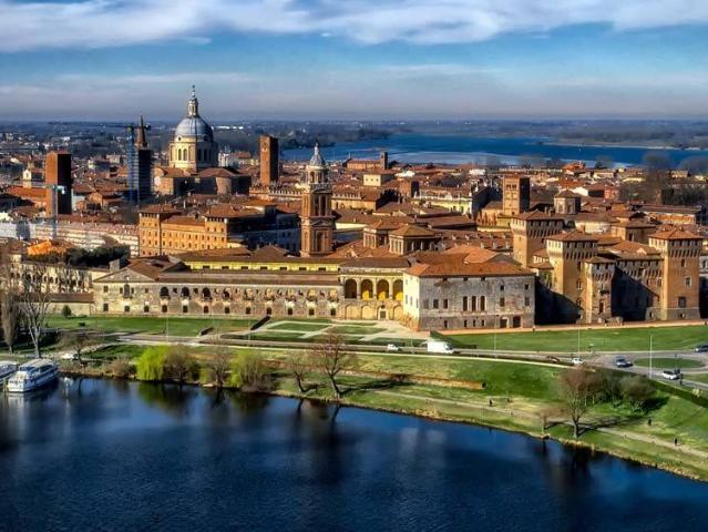 Palazzo in vendita a Valletta Paiolo, San Giorgio Di Mantova