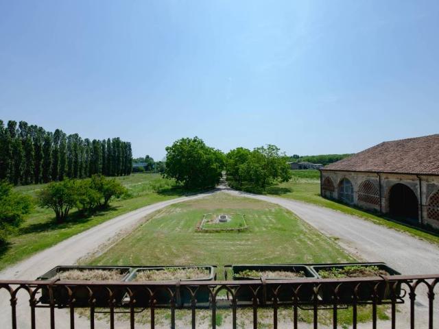 Palazzo in vendita a Dosso del Corso, San Giorgio Di Mantova