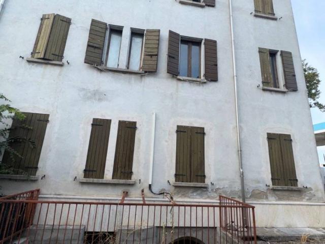 Palazzo in vendita a Valletta Paiolo, San Giorgio Di Mantova