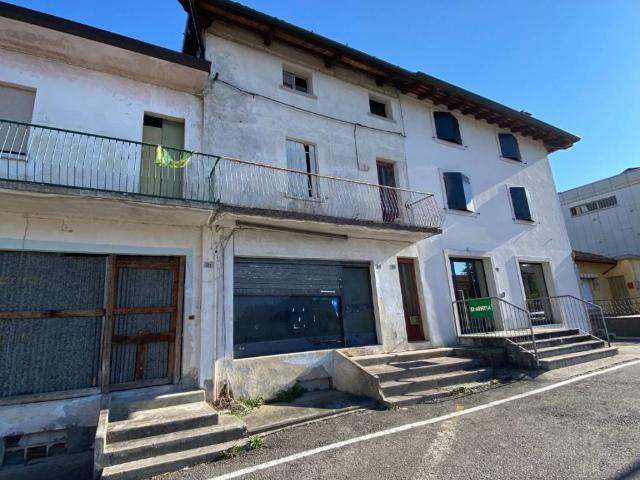 Palazzo in vendita a Manzano, Friuli-Venezia Giulia
