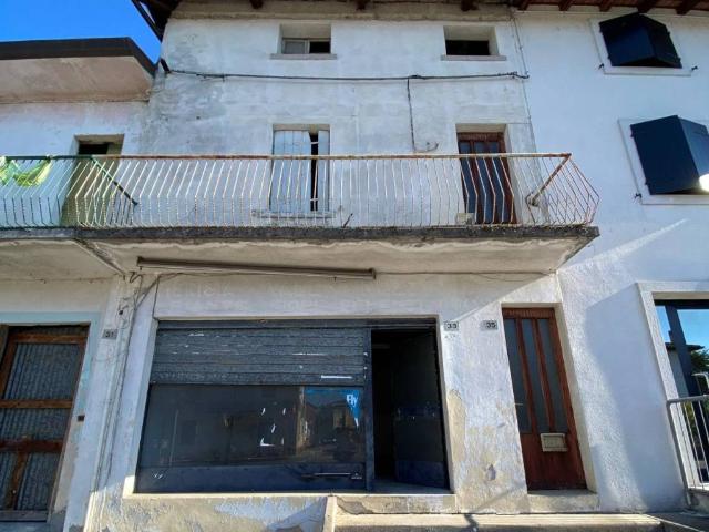 Palazzo in vendita a Manzano, Friuli-Venezia Giulia