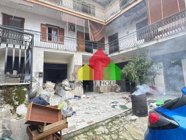 Palazzo in vendita a Marano Di Napoli, Napoli