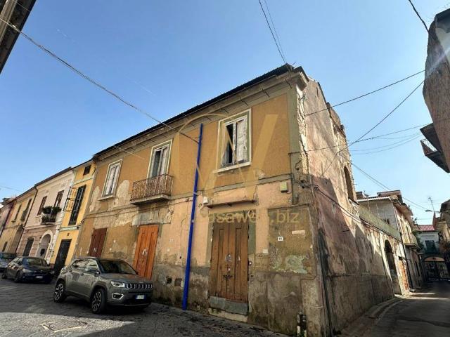 Palazzo in vendita a Pagani di Marcianise, Marcianise
