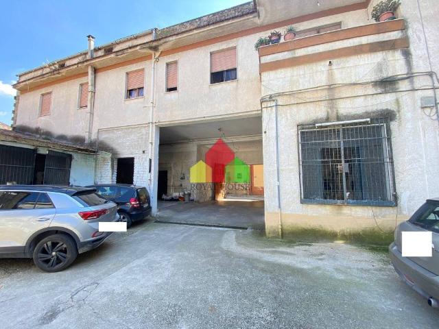 Palazzo in vendita a Pagani di Marcianise, Marcianise