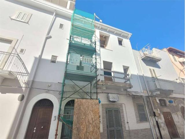 Palazzo in vendita a Puglia, Barletta-andria-trani