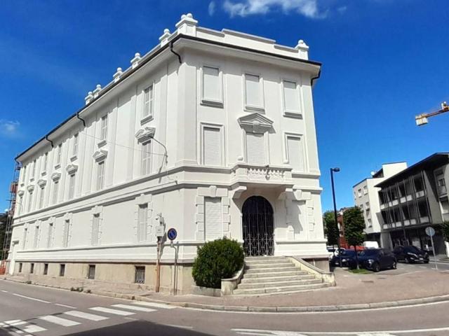 Palazzo in vendita a Mariano Comense, Lombardia