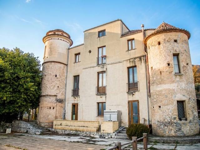 Palazzo in vendita a Marsico Nuovo, Potenza