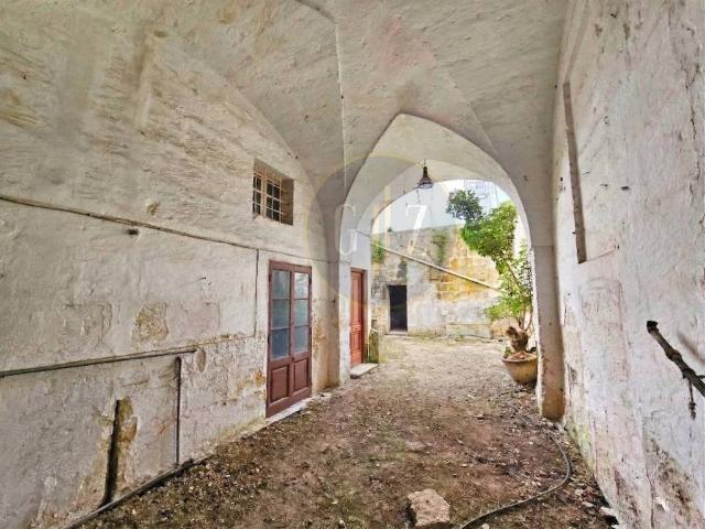 Palazzo in vendita a Puglia, Lecce