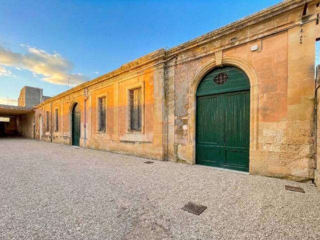 Palazzo in vendita a Puglia, Lecce