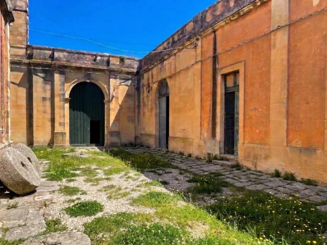 Palazzo in vendita a Puglia, Lecce