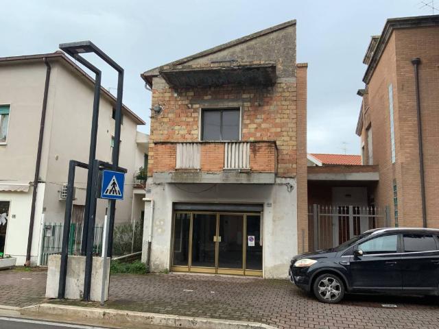 Palazzo in vendita a Unione dei Comuni della Val Vibrata, Martinsicuro