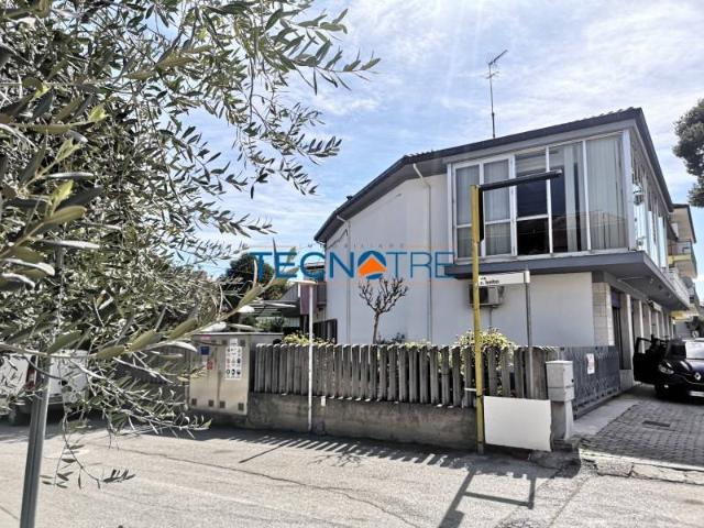 Palazzo in vendita a Unione dei Comuni della Val Vibrata, Martinsicuro