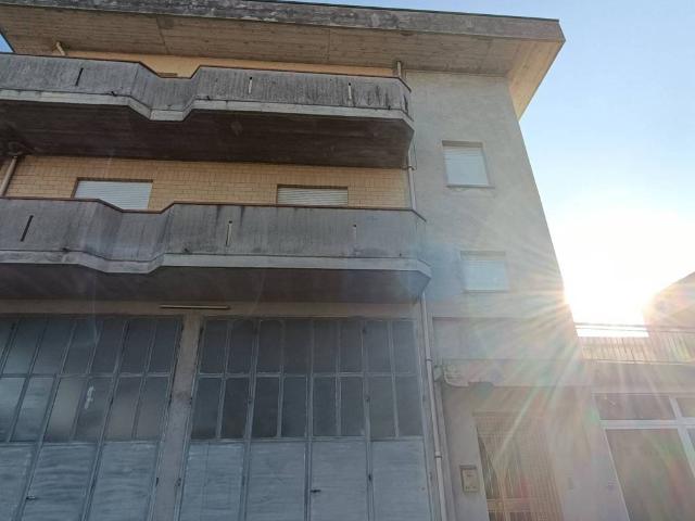 Palazzo in vendita a Marche, Fermo
