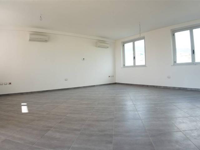 Palazzo in vendita a Remola, Marina Di Massa