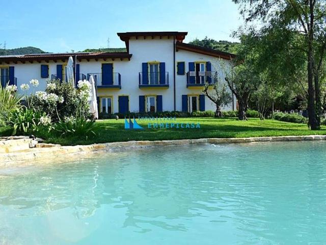 Palazzo in vendita a San Lorenzo, Marina Di Massa