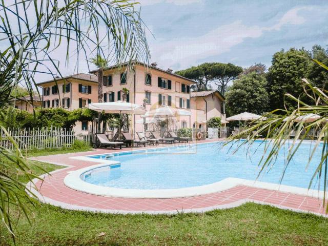 Palazzo in vendita a Poveromo, Marina Di Massa