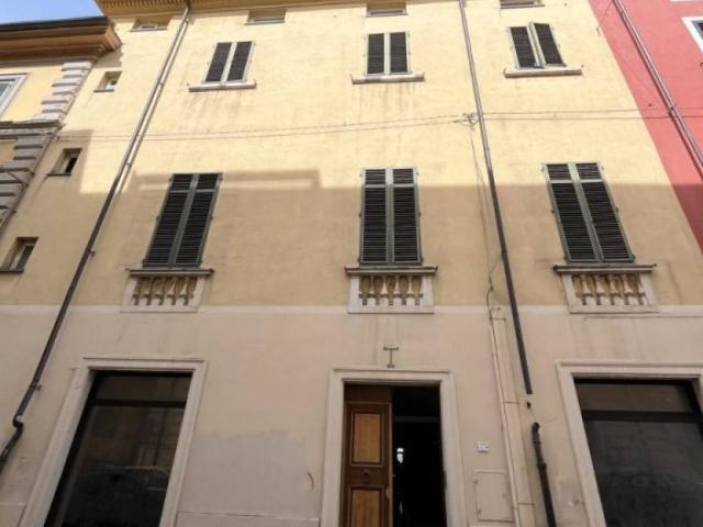Palazzo in vendita a San Carlo, Marina Di Massa